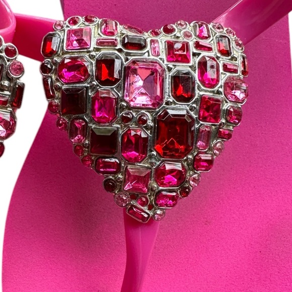 BCBGeneration Pink Flip Flops with Heart Embellishment Size 10 - Picture 5 of 5